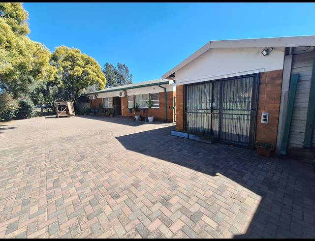 3 BEDROOM HOUSE FOR SALE IN VANDERBIJLPARK SE 2